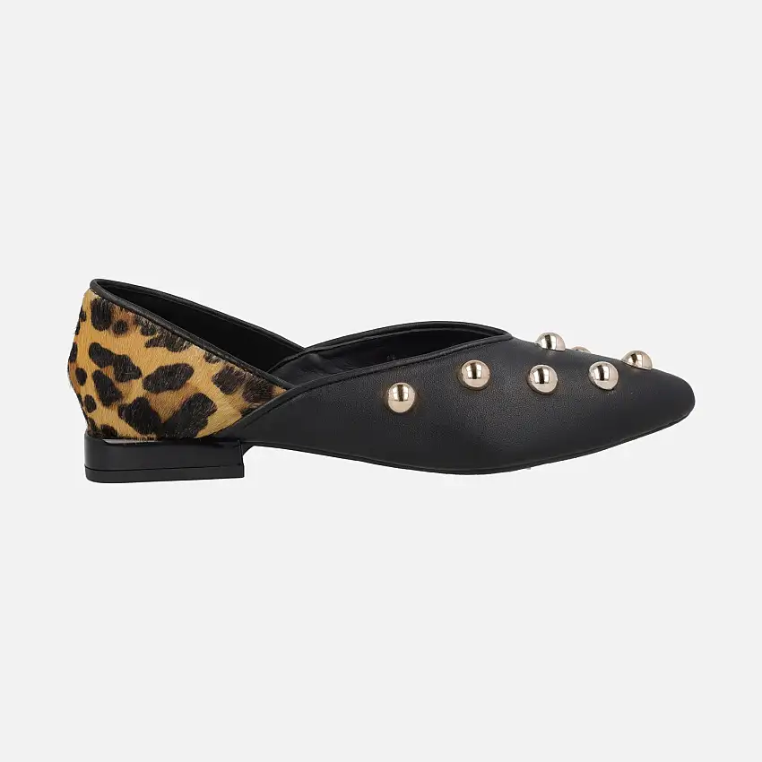 Bailarinas negras de piel con tachas y animal print Braham