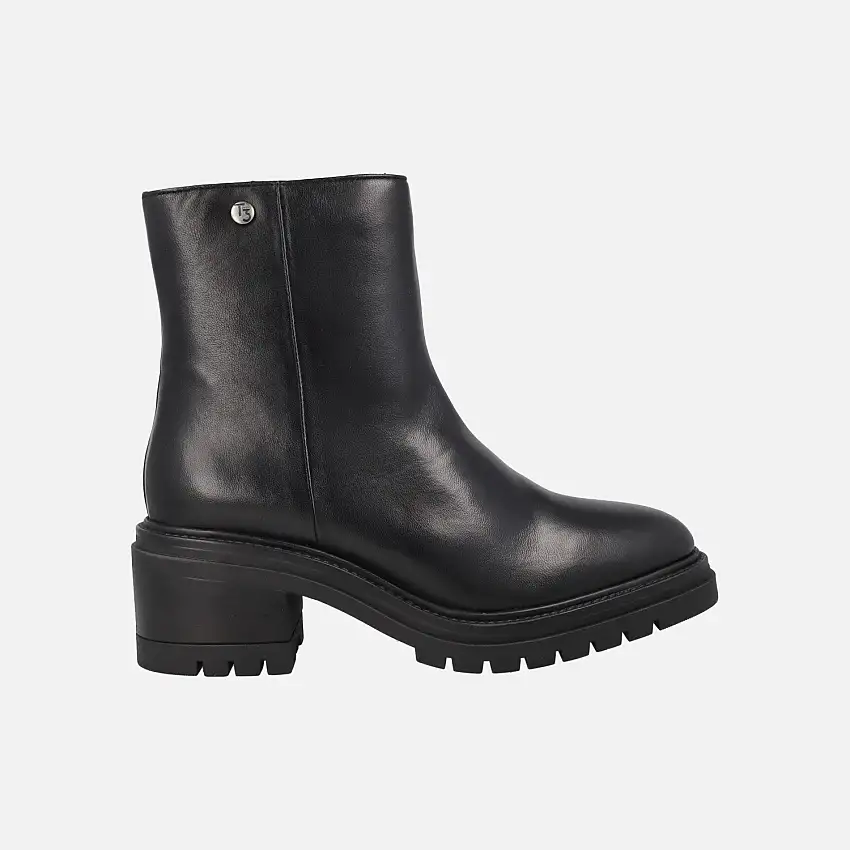 Botines negros de piel con tacón y piso de goma
