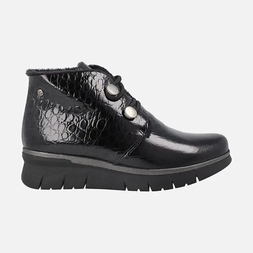 Botines negros en piel grabada coco charol con cierre de botones