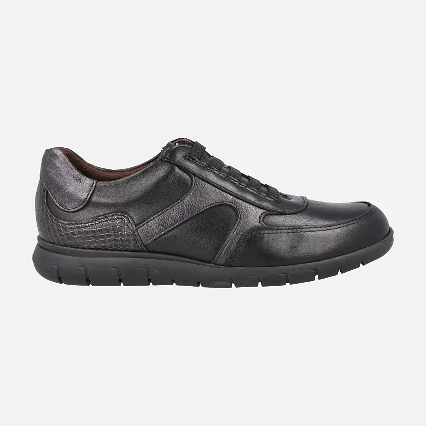 Zapatos deportivos de piel con detalles metalizados y gomas elásticas