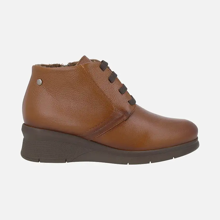 Botines clásicos de cordones con cuña de goma y forro de pelo