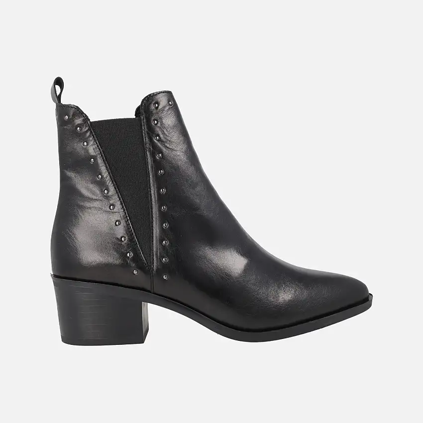 Botines chelsea de tacón medio con tachas