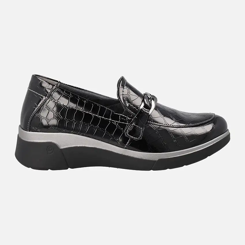 Mocasines negros en grabado coco con adorno de eslabones