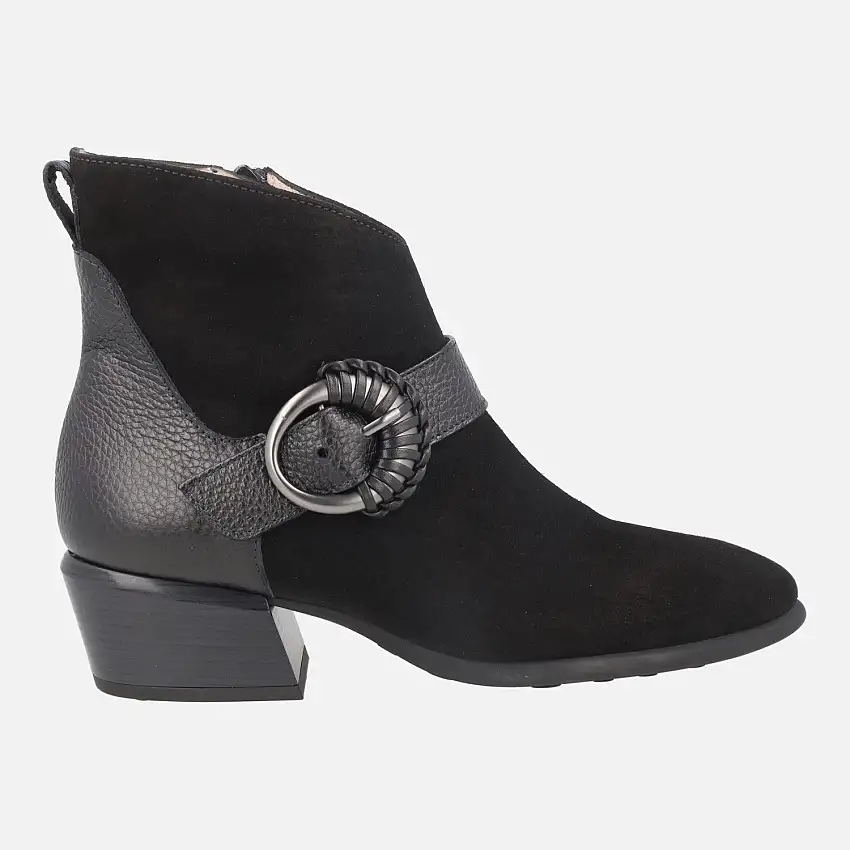 Botines en piel y serraje con adorno de hebilla