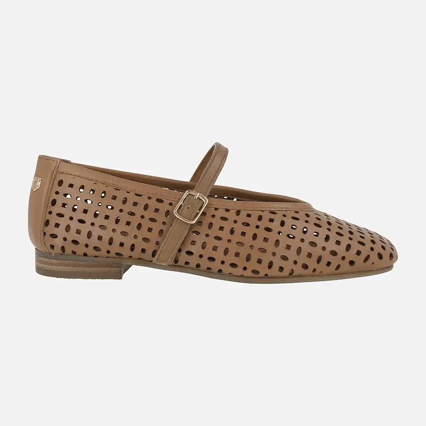 Bailarinas de piel con pulsera y picados