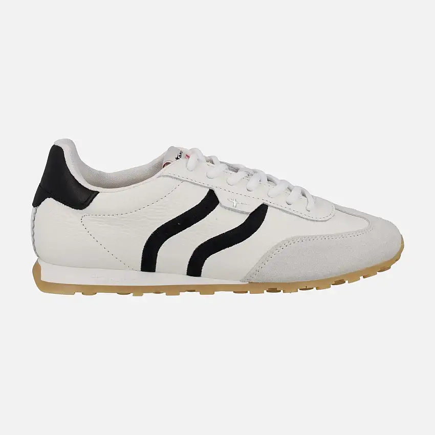 Zapatillas deportivas blancas con detalles en negro