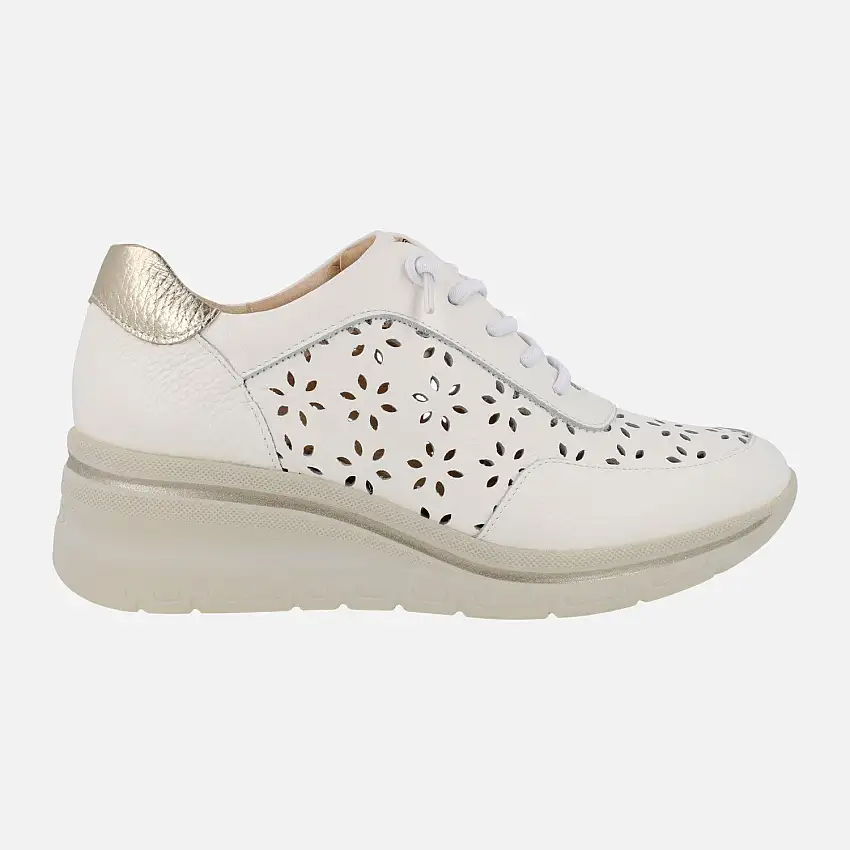 Zapatos deportivos en piel blanca con troquelado de flores