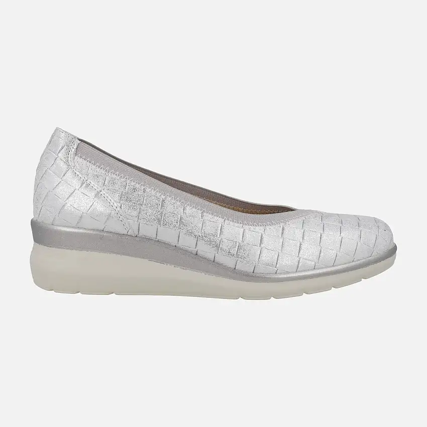 Zapatos de piel en metalizado plata efecto trenzado con cuña baja