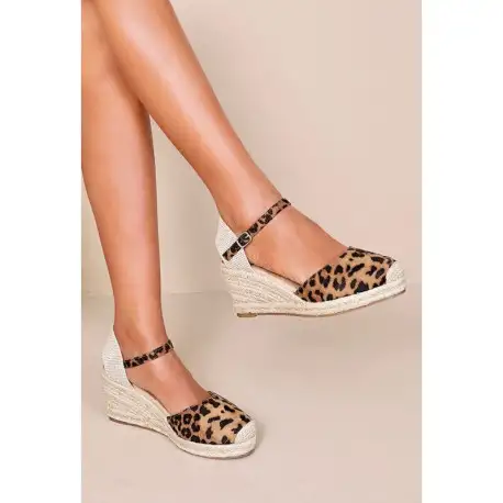 Alpargata mujer tradicional con cuña y diseño con estampado leopardo